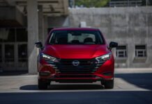 Nissan Versa SR del 2023, un sedán que pisa fuerte en su segmento